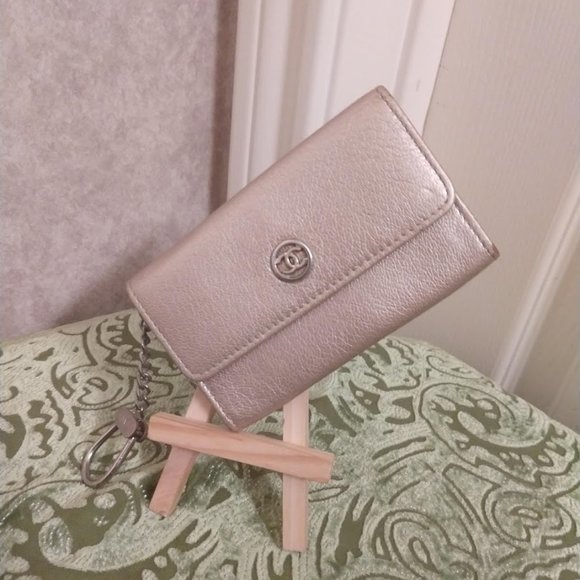 Chanel Zipped Coin Purse Wallet Beige GHW 23B, Luxury, Bags & Wallets on  Carousell